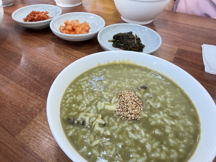 大海鮑魚粥餐點