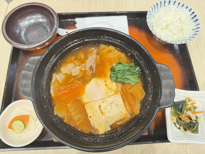 韓式泡菜鍋定食特寫